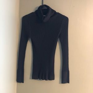 Ribbed turtle neck blouse!